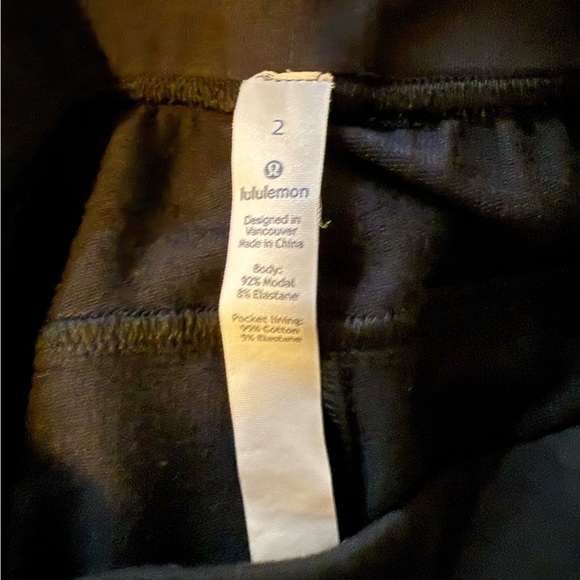 Lululemon Black Twisted & Tucked Pants, Size 2 - Picture 8 of 8